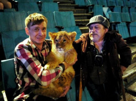 кликни чтобы увеличить: Виталий Смолянец, львица Кира и автор.